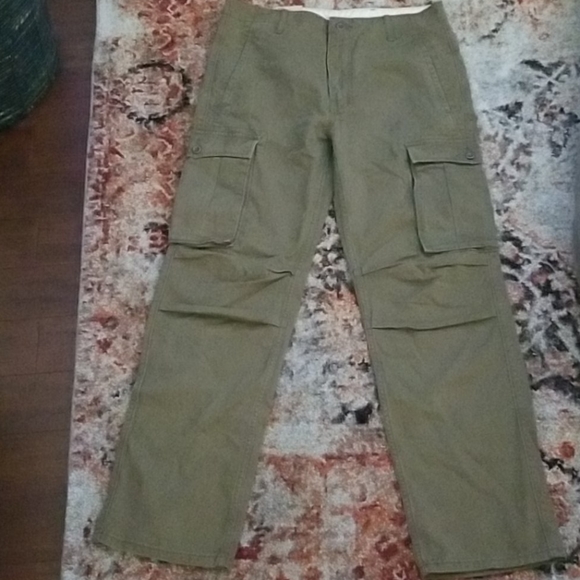 green levi cargo pants